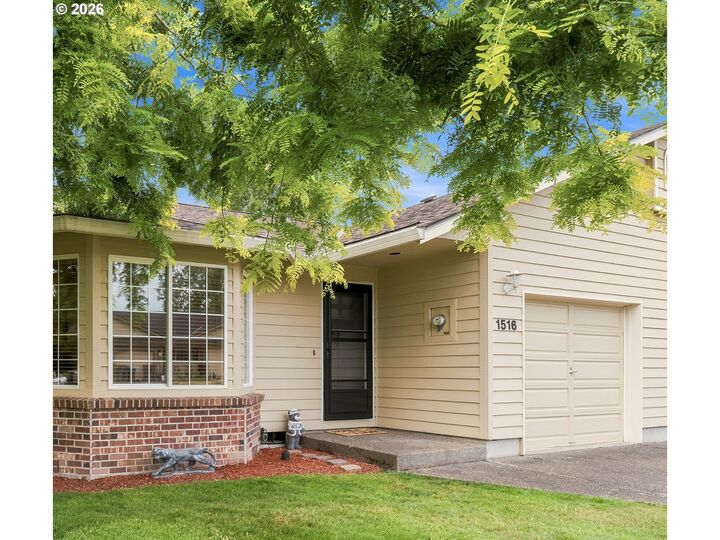 Property Photo: 1516 SW Harbor Dr OR 97128