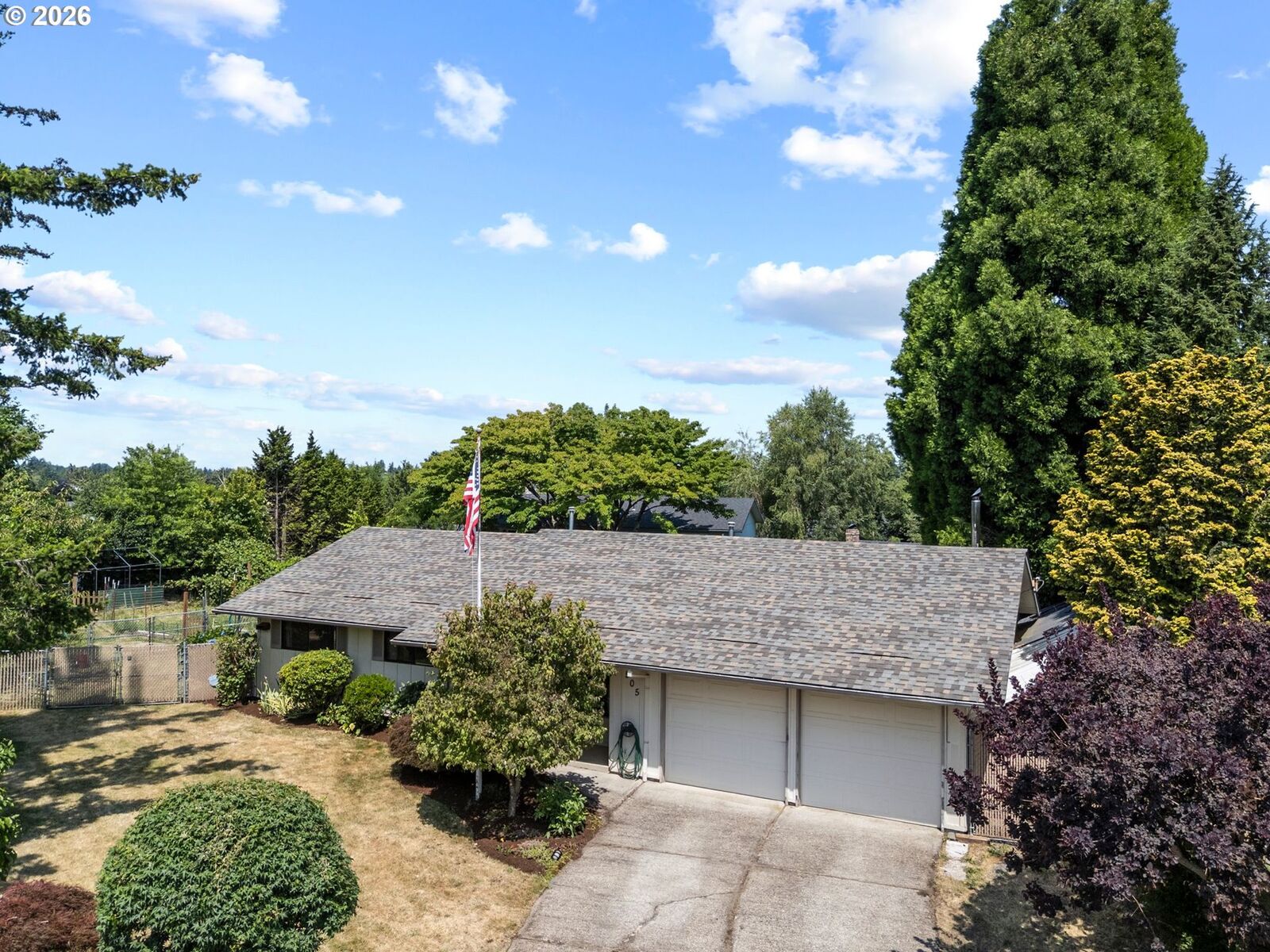 Property Photo: 505 NE Dexter Ct OR 97030