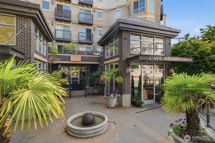 Property Photo: 1125 E Olive Street 604 WA 98122