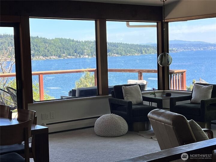Property Photo: 13740 42nd Avenue NE WA 98125