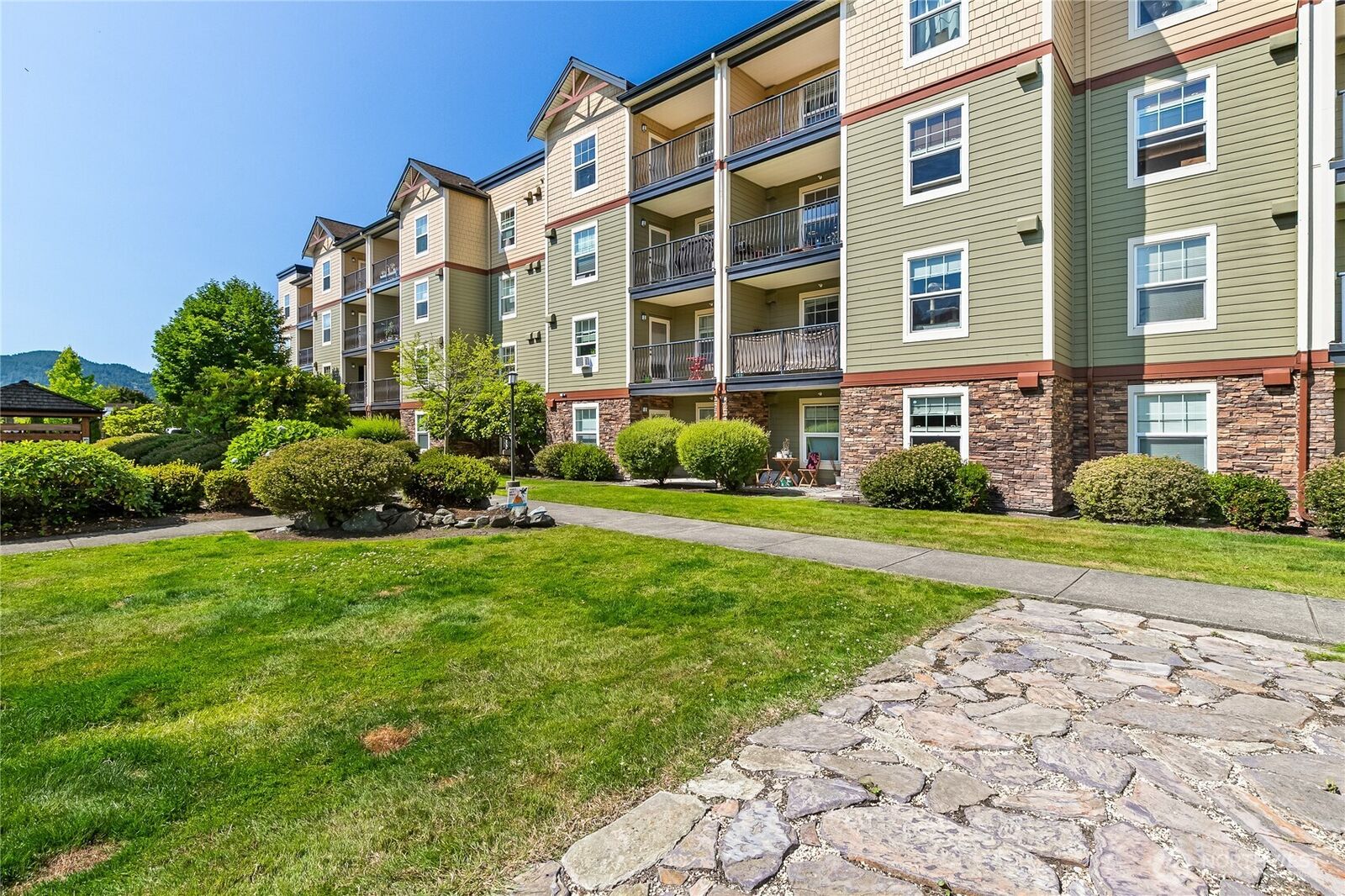 Property Photo:  690  32nd Street B301  WA 98225 