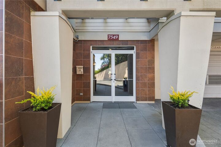 Property Photo: 7549 SE 29th Street 103 WA 98040