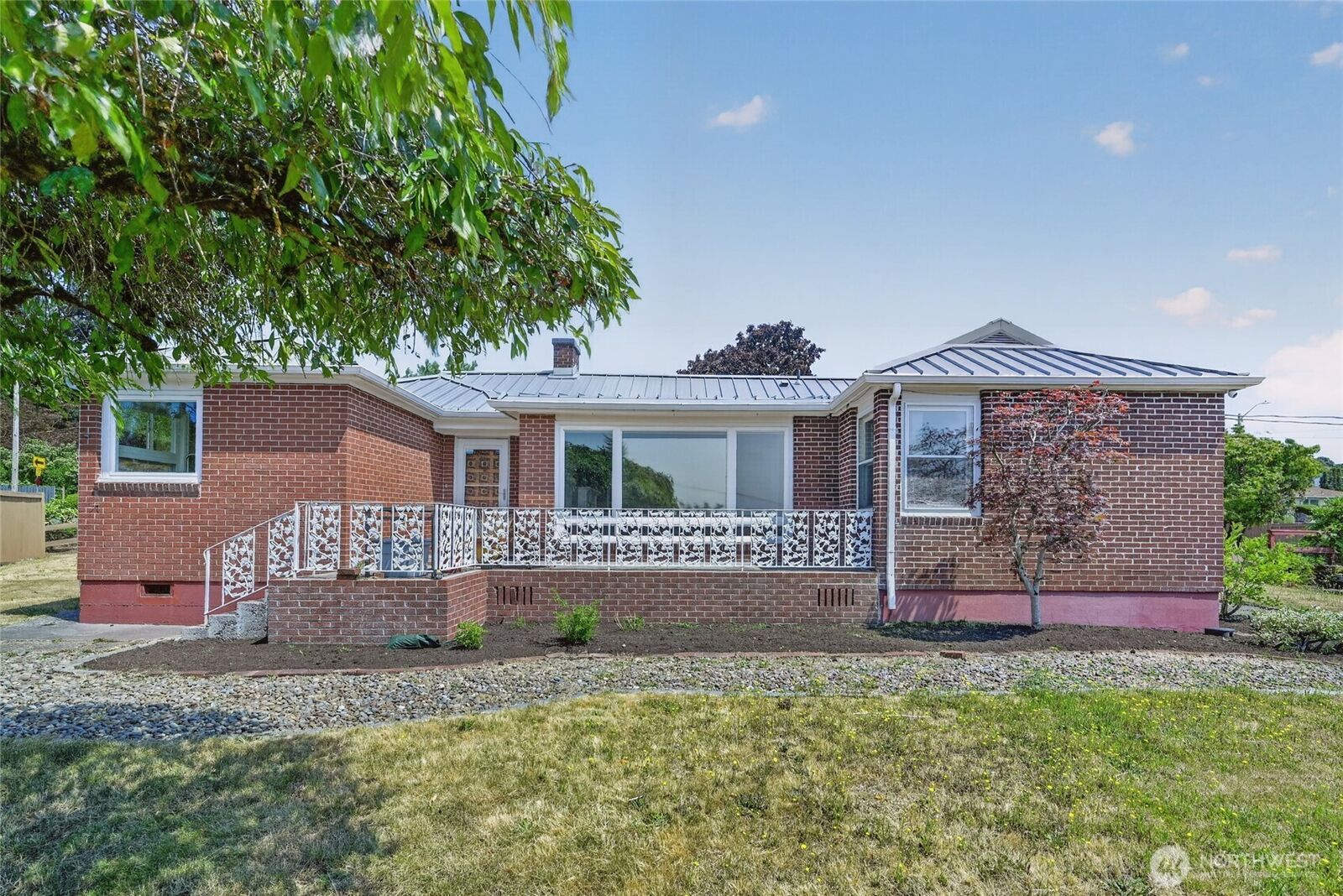 Property Photo:  6805 SE Middle Way  WA 98664 