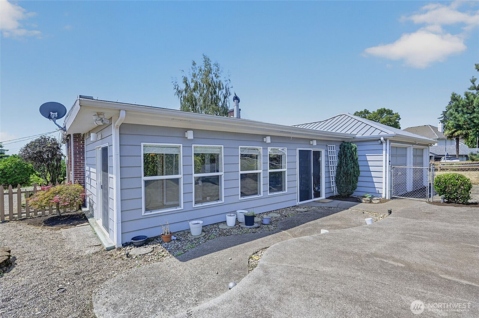 Property Photo: 6805 SE Middle Way WA 98664