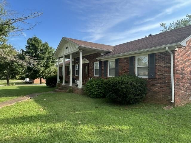Property Photo:  1418 Nashville Street  KY 42276 