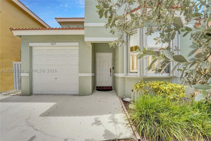 Property Photo: 4025 Fern Forest Rd FL 33026