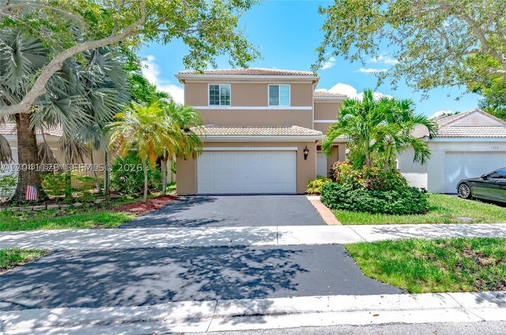 Property Photo: 1528 Salerno Cir 1528 FL 33327