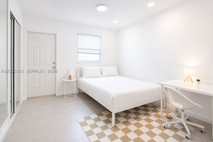 Property Photo:  605 SW 14th Ter  FL 33312 