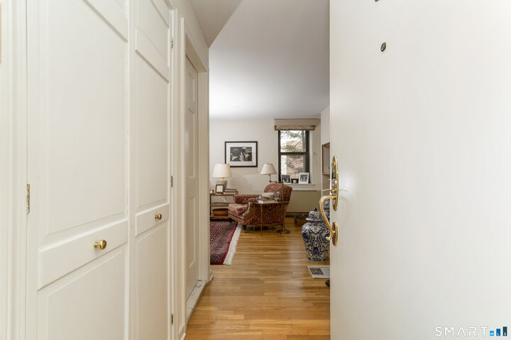 Property Photo:  15 Lafayette Court 1B  CT 06830 