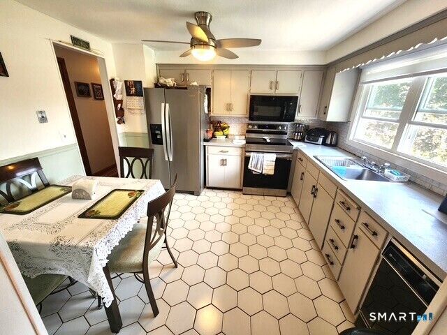 Property Photo:  24 Morningside Avenue  CT 06450 
