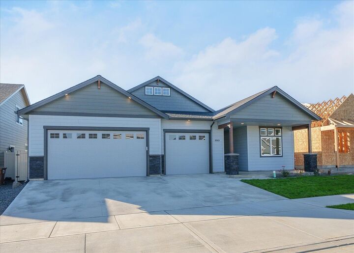 Property Photo: 18069 N Morton Ct WA 99005