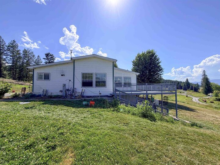 Property Photo:  386 Bastian Ln H  WA 99114 