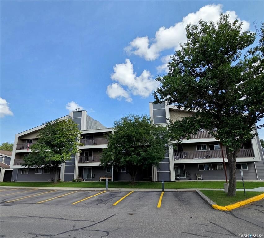 Property Photo:  425 115th Street E 1724  SK S7N 2E5 
