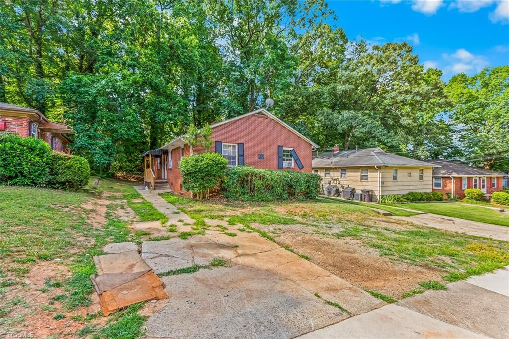 Property Photo: 1114 W Academy Street NC 27101