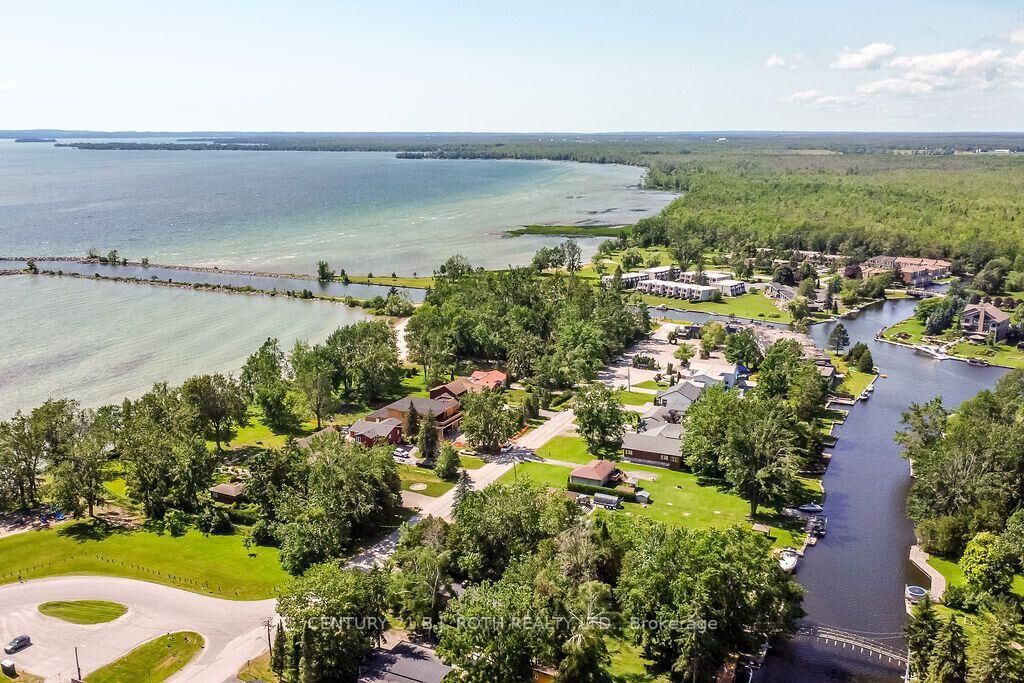Property Photo: 30 Laguna Parkway 6 ON L0K 1B0