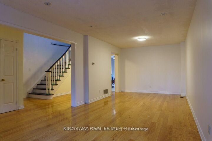 Property Photo: 1048 Charminster Crescent ON L5V 1R1