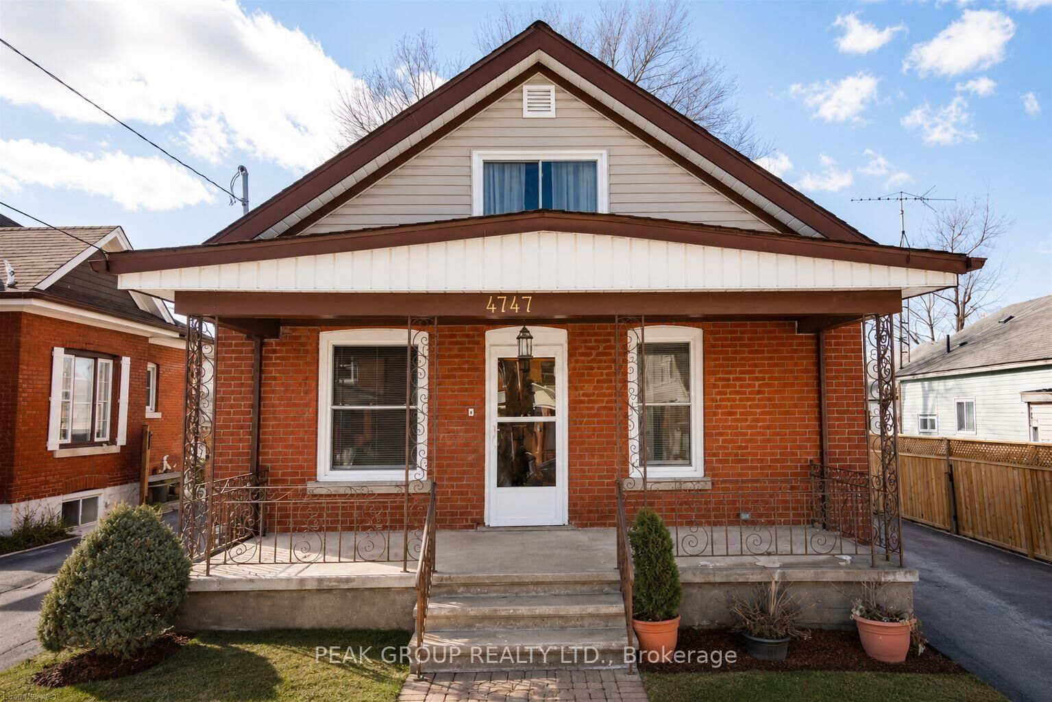Property Photo: 4747 Fourth Avenue ON L2E 4N9