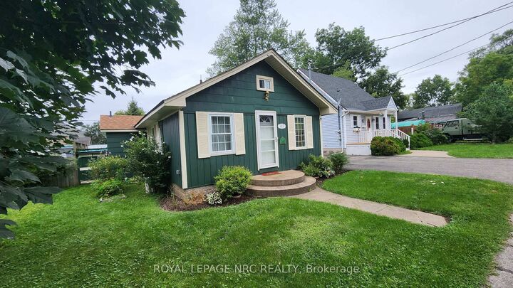 Property Photo: 215 Devon Place ON L0S 1B0