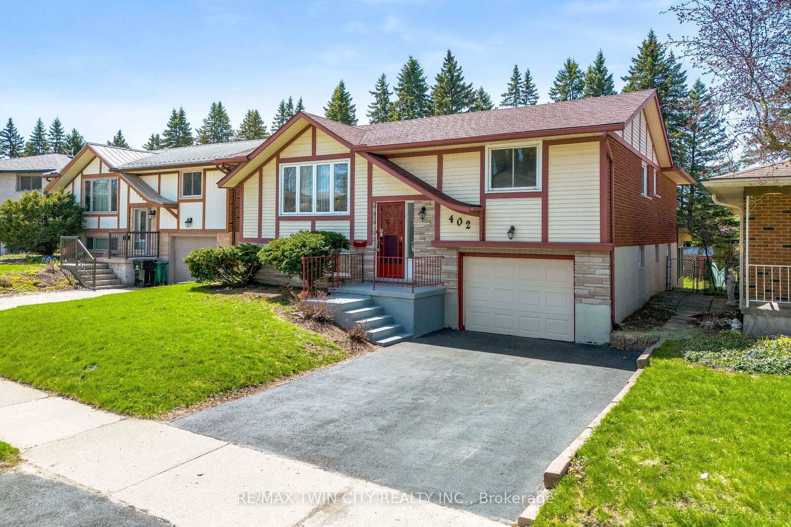 Property Photo: 402 Lakeview Drive ON N2L 4Z6