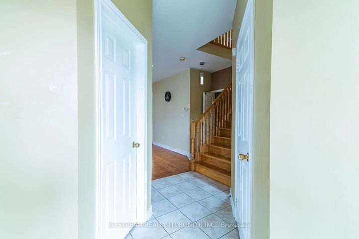Property Photo: 5139 Oscar Peterson Boulevard ON L5M 7W4