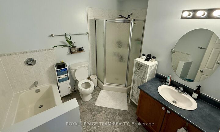 Property Photo: 139 Oldfield Street B ON K2G 7C7