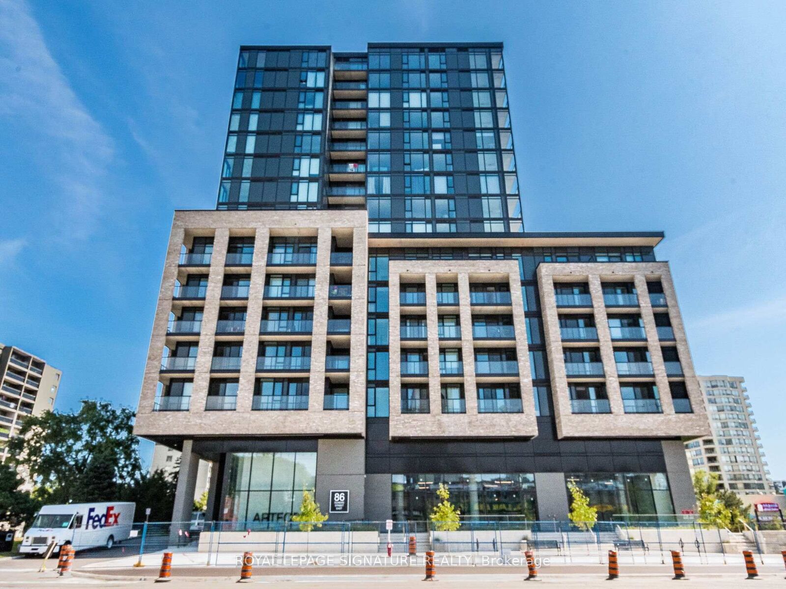 Property Photo:  86 Dundas Street E 622  ON L5A 0B1 