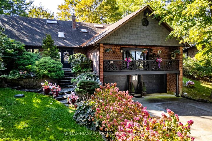 735 Lakeshore Road E — photo 1