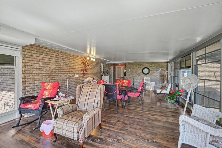 Property Photo: 1401 Holy Cross Boulevard ON K6H 6Z5