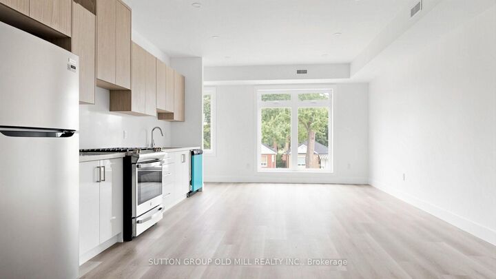 Property Photo: 1927 Lawrence Avenue W 4 ON M9N 1G8