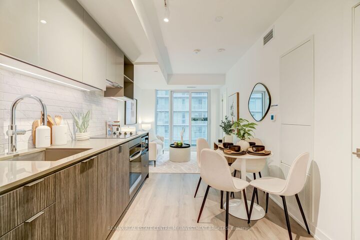 Property Photo: 252 Church Street 4110 ON M5B 0E6