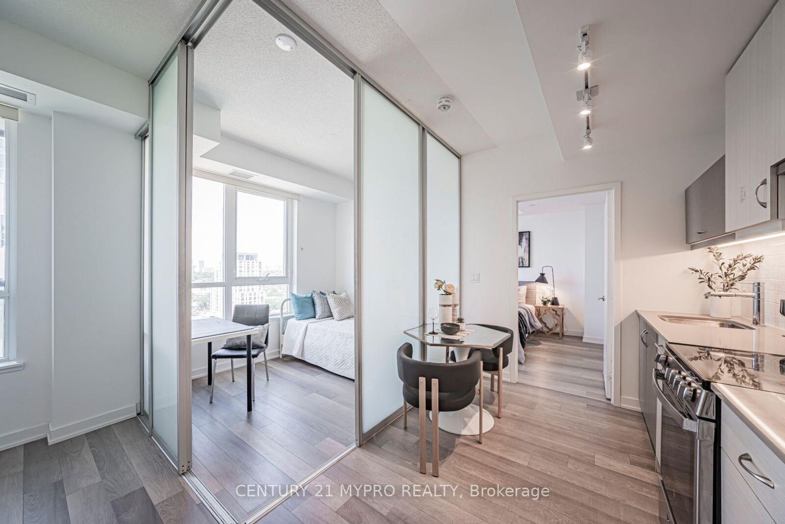 Property Photo:  181 Huron Street 1604  ON M5T 0C1 