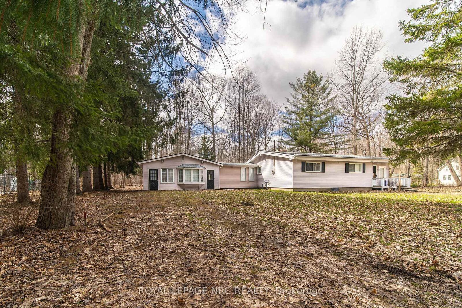 Property Photo: 163 Maple Leaf Avenue N ON L0S 1N0