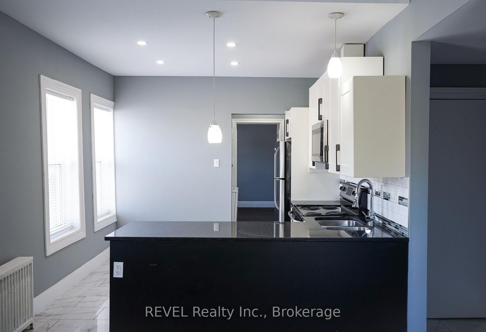 Property Photo: 18 Clairmont Street 3 ON L2V 1R1