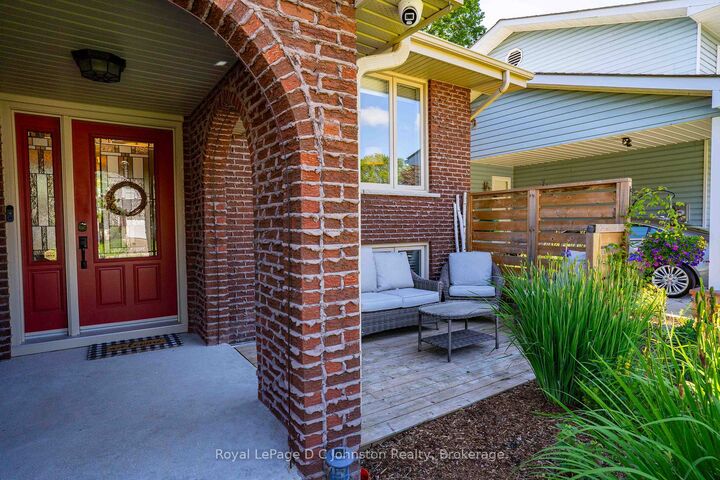 Property Photo: 126 5th Avenue E ON N4K 6C7