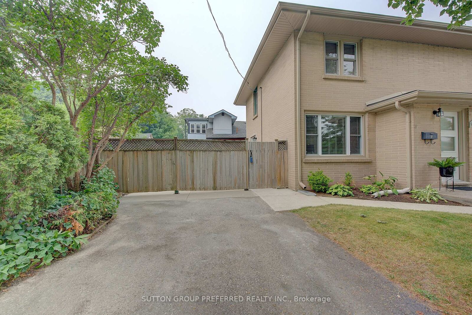 Property Photo: 1271 Norman (Unit B) Avenue ON N6K 2A1