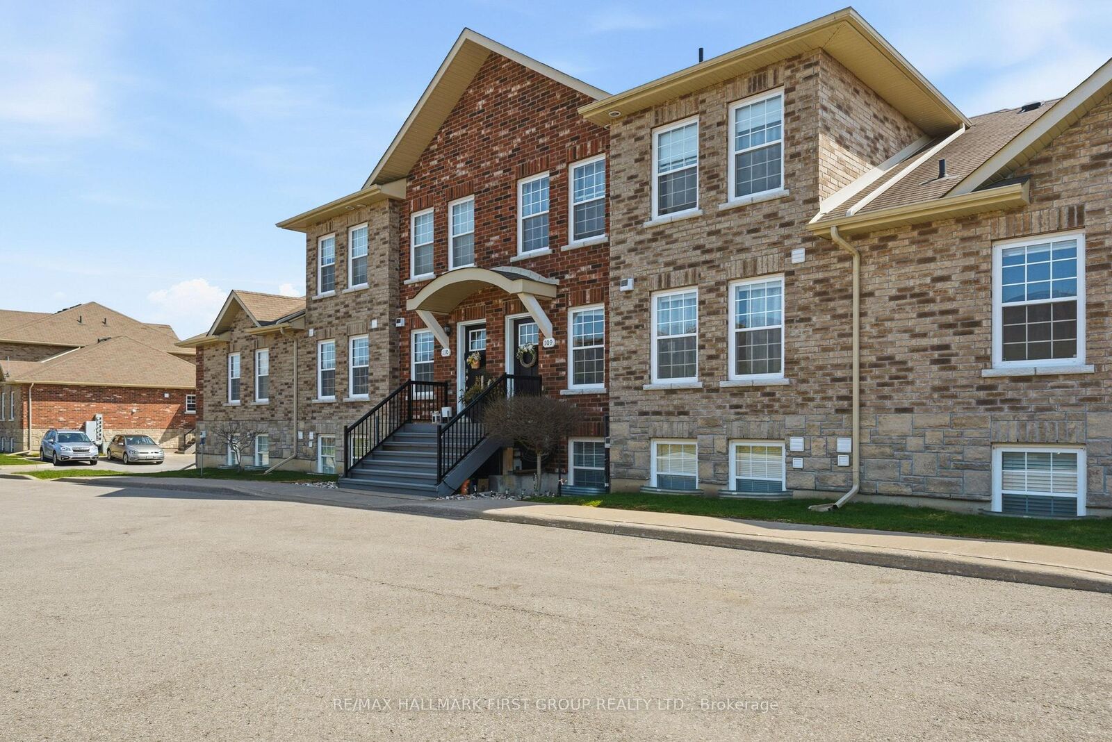 Property Photo: 430 Lonsberry Drive 109 ON K9A 0K4