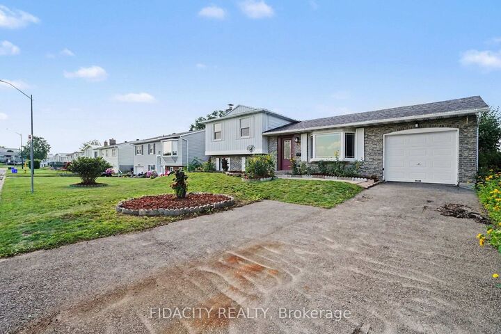 Property Photo: 18 Ross Street ON K7A 4V6