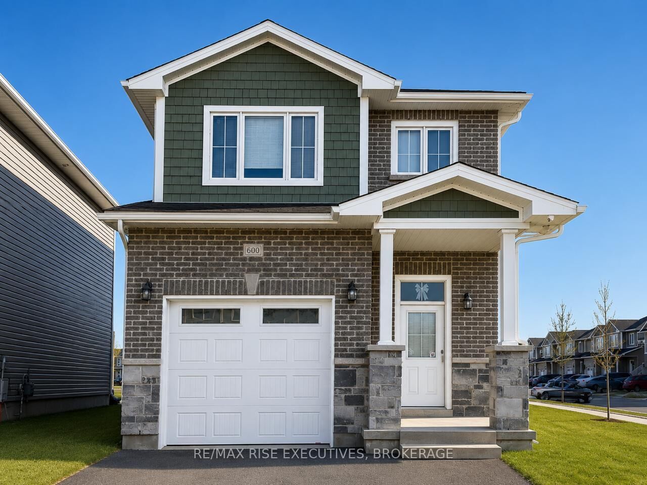 Property Photo:  600 Gwen Avenue  ON K7P 0L2 