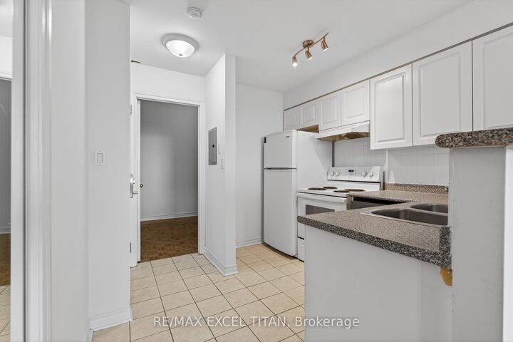 Property Photo:  1401 Dupont Street 404  ON M6H 2B1 