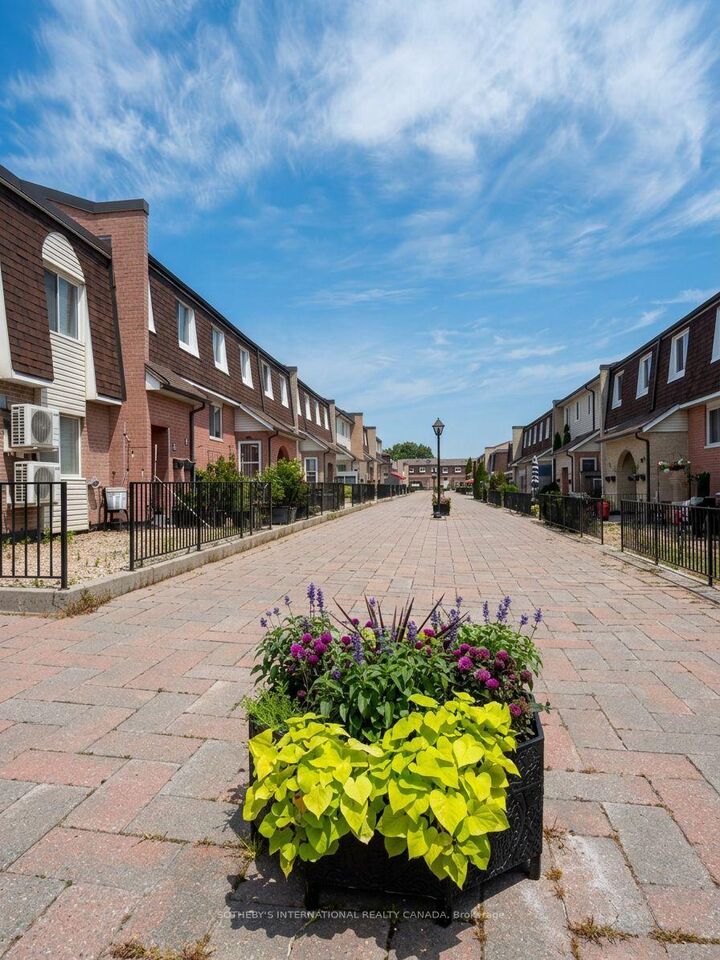 Property Photo: 2170 Bromsgrove Road 184 ON L5J 4J2