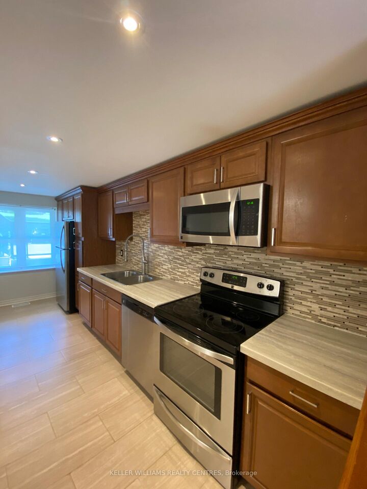 Property Photo: 115 Main Street S 21 ON L3Y 8J2