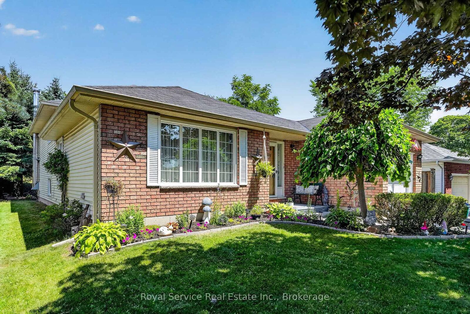 Property Photo: 32 Hewson Drive ON L1A 4C9