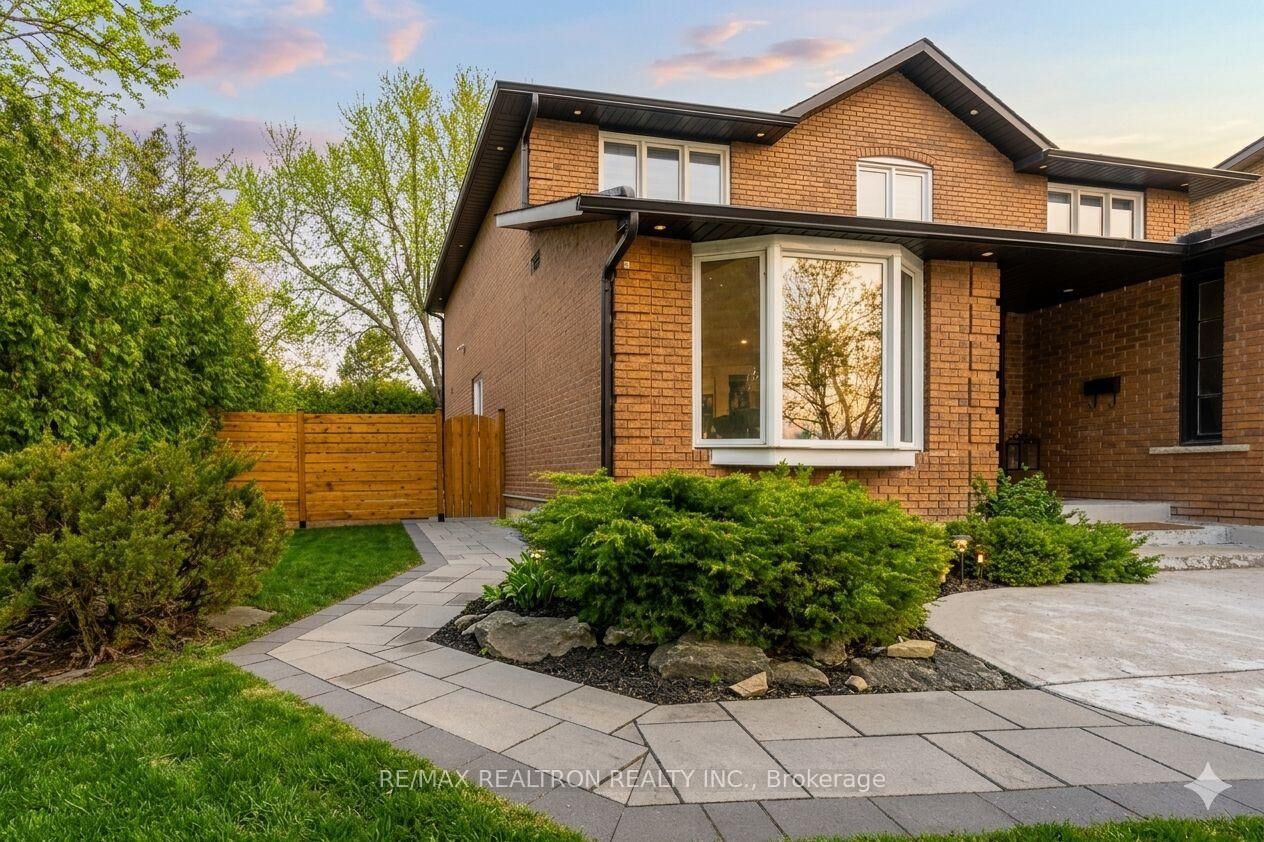 Property Photo: 3 Evergreen Crescent Lower ON L3T 5V8