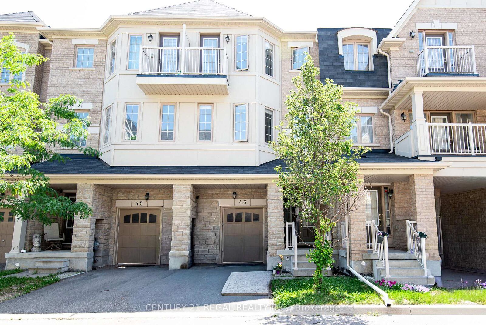 Property Photo:  43 Tollgate Street Upper  ON L6Z 0B4 