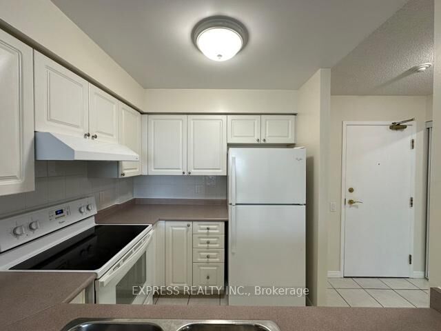 Property Photo:  8 Hillcrest Avenue 905  ON M2N 6Y6 