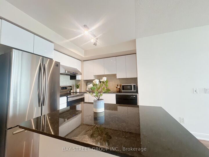 Property Photo:  25 Viking Lane 956  ON M9B 0A1 