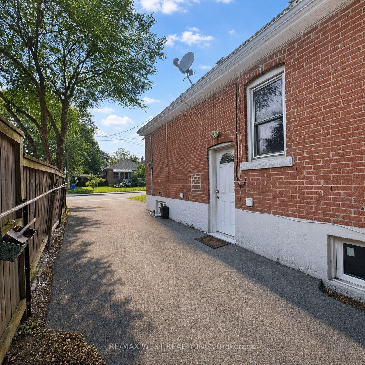 Property Photo: 53 Shadyside Avenue Bsmt ON L8V 3E2