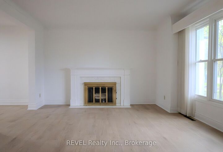 Property Photo: 19 Woodington Crescent ON L2T 3T8