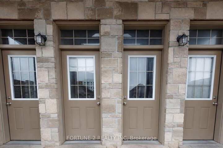 Property Photo: 3200 Singleton Avenue 15 ON N6L 0C7