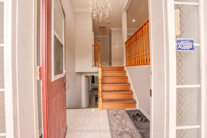 Property Photo: 48 Ridgemore Crescent ON L7A 2L4